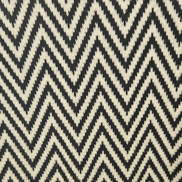 Joe Fresh Black and White Chevron Zigzag Sweater - Picture 5 of 6